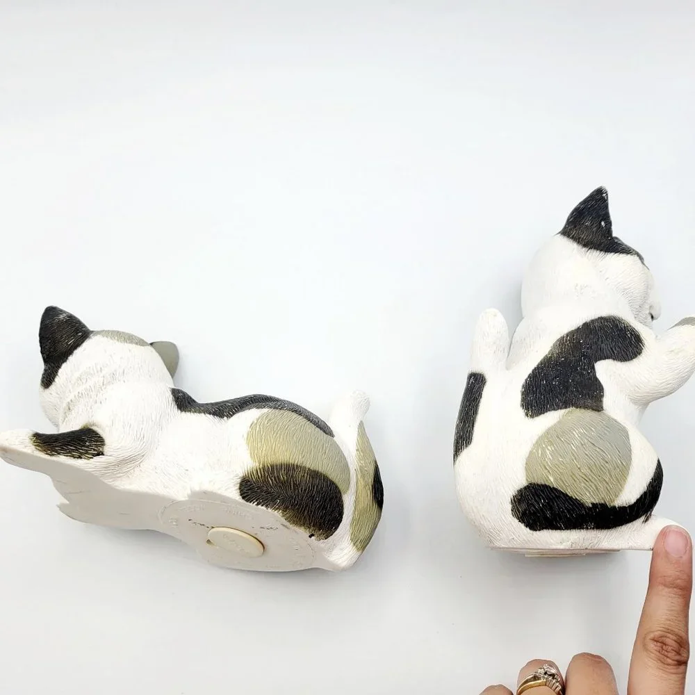 Cat Figurines Vintage Kitschy Art Line Black and White Knuck Knacks Lot Of 2 90s
